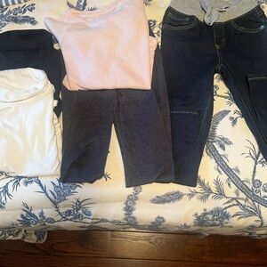 Girls Casual Clothing Size 7 Jeans, blue pants,white & black tops Cat Jack